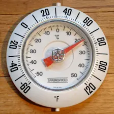 De schalen van Celsius en Fahrenheit in één thermometer - Stilfehler
