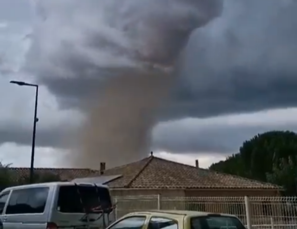 De tornado in het zuidoosten van Frankrijk - still uit filmpje Kévín Floury
