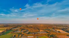 Ballonnen in de lucht in de buurt van Achter-Drempt - Hans van Loenen