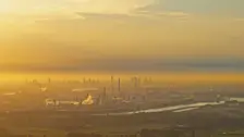 De skyline van Rotterdam met onderin een heiige laag - Simone Wiersma