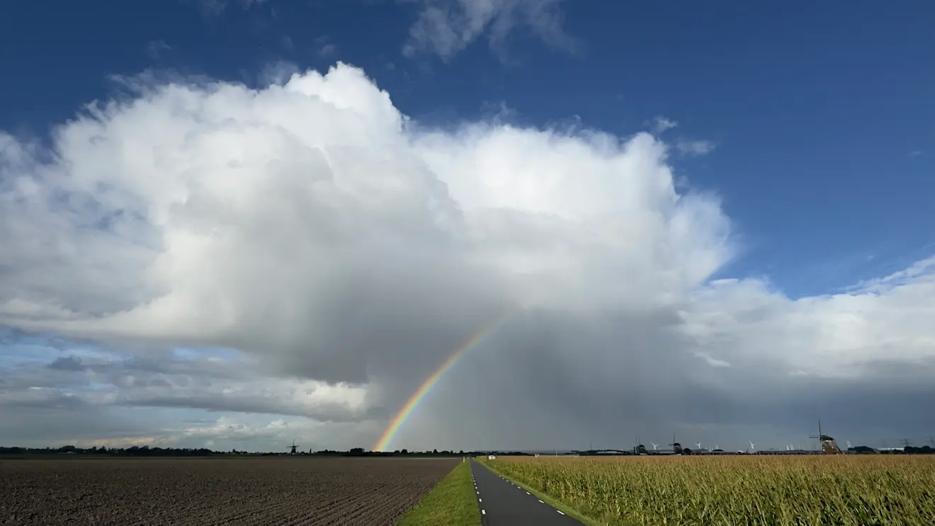 Cumulonimbus met regenboog - Jolanda Bakker