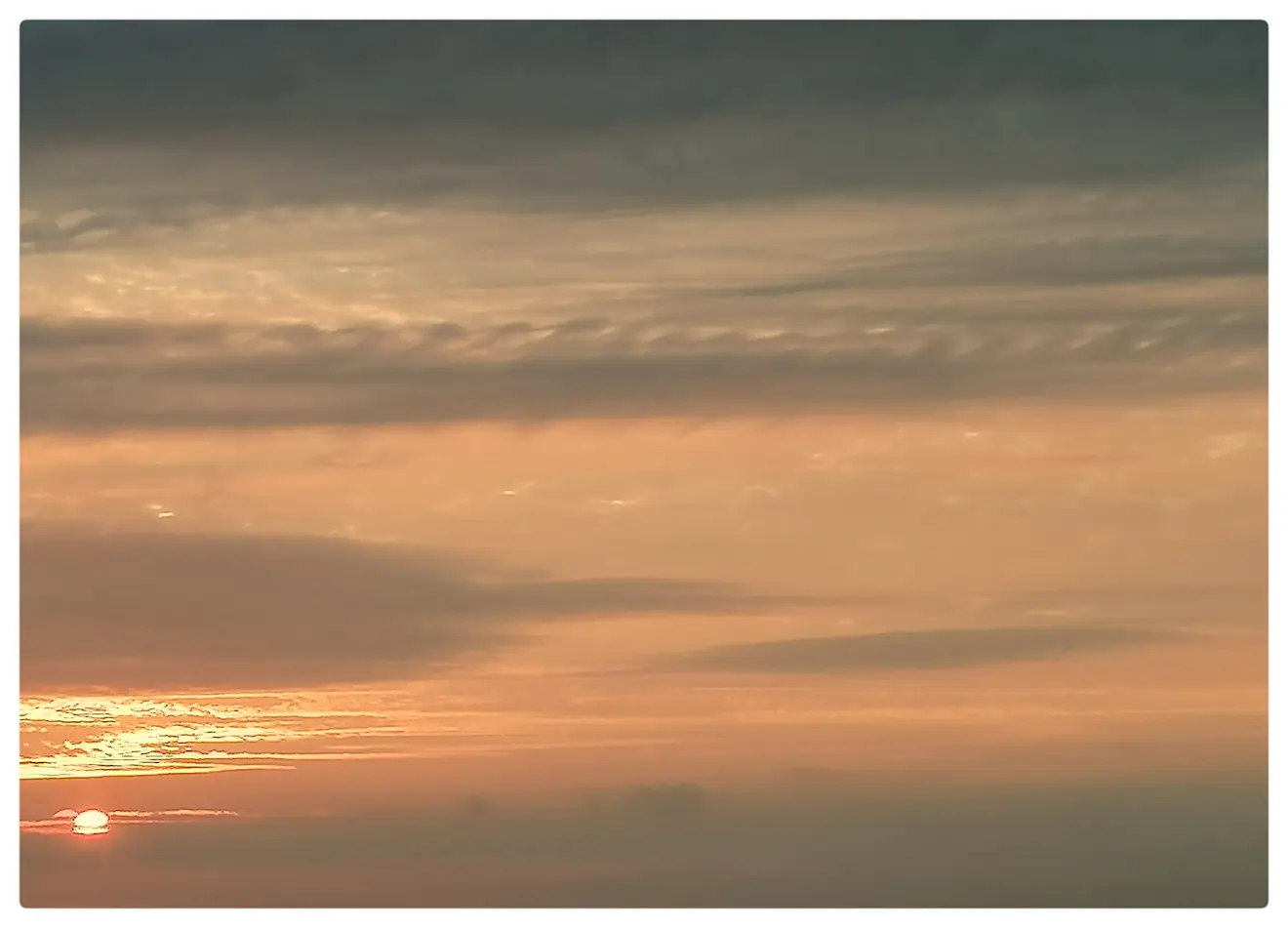 De ribbels bovenin laten Kelvin-Helmholtz onstabiliteit zien - Carlos Sour