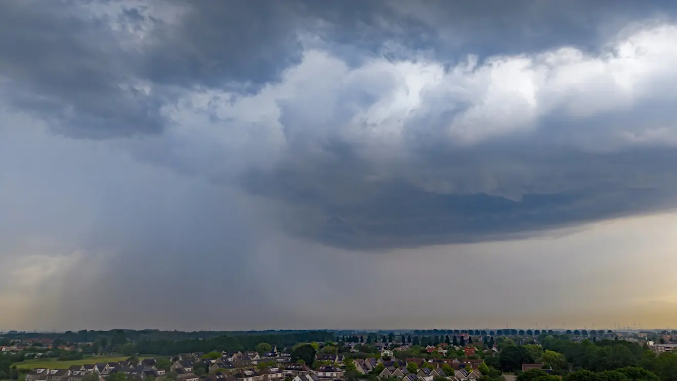Een bui in de buurt van Hellevoetsluis - Simone Wiersma