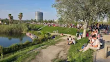 Wachten op de zonsverduistering in Zaragoza - Louis Stuster