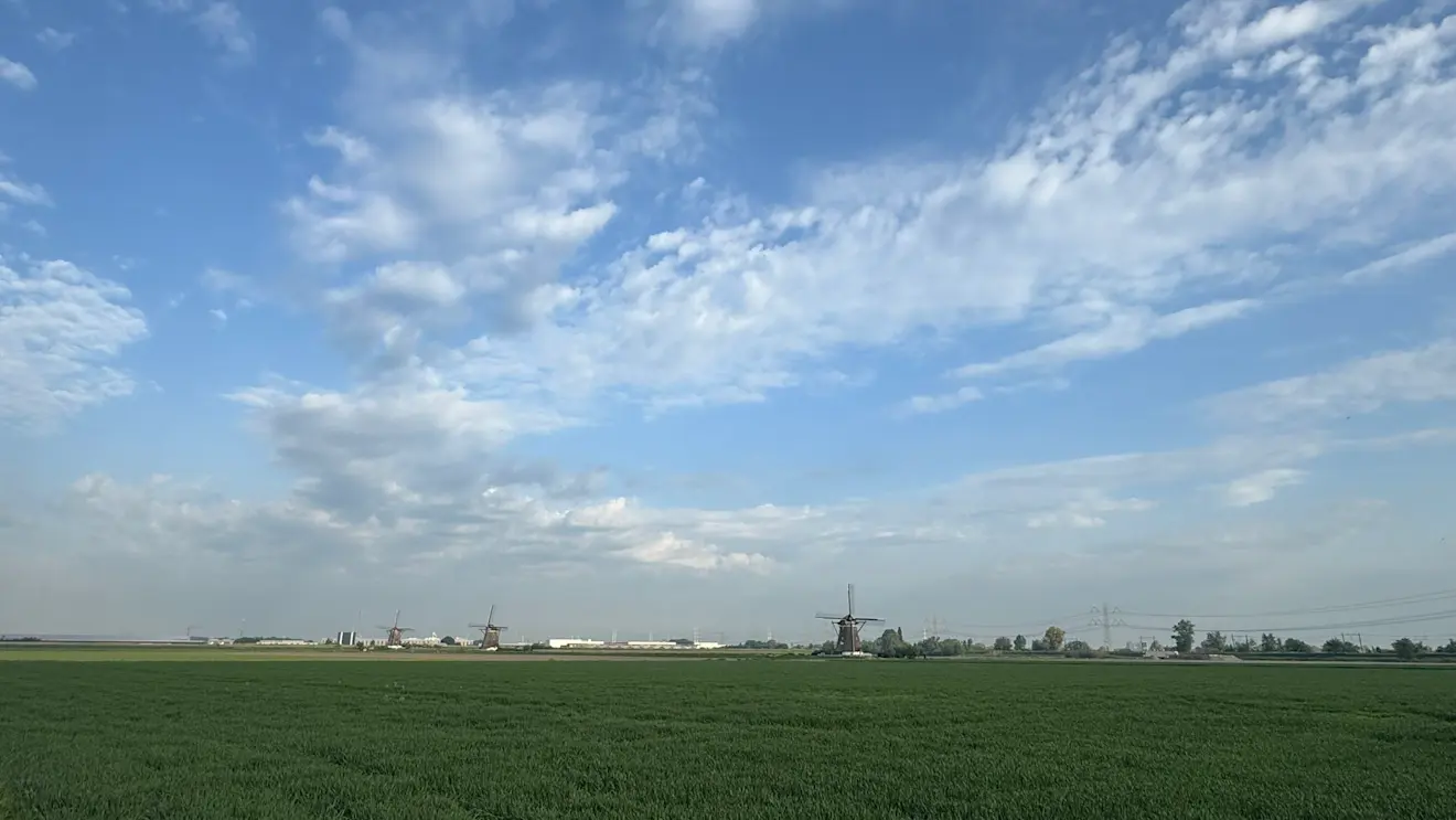 In de lucht boven Nederland waren vanochtend veel onrustige wolkjes te zien - Jolanda Bakker