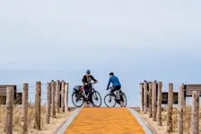 Een stevig windje aan zee - Els Bax