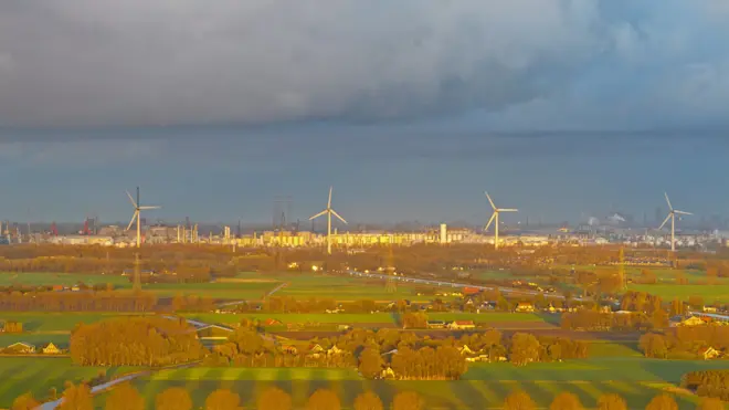 De Rotterdamse haven in de zon. Het kan deze week behoorlijk warm worden - Simone Wiersma