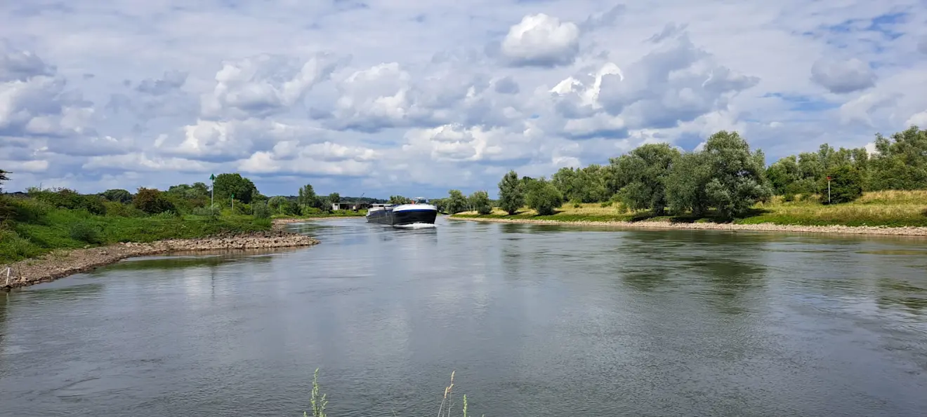 Het water in de IJssel is sinds een dag weer duidelijk aan het stijgen - Grieta Spannenburg