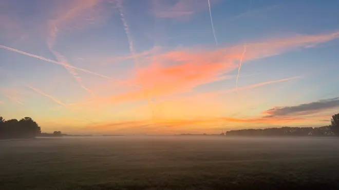 Kleurrijke start met grondmist in de buurt van Leerdam - John Oomen