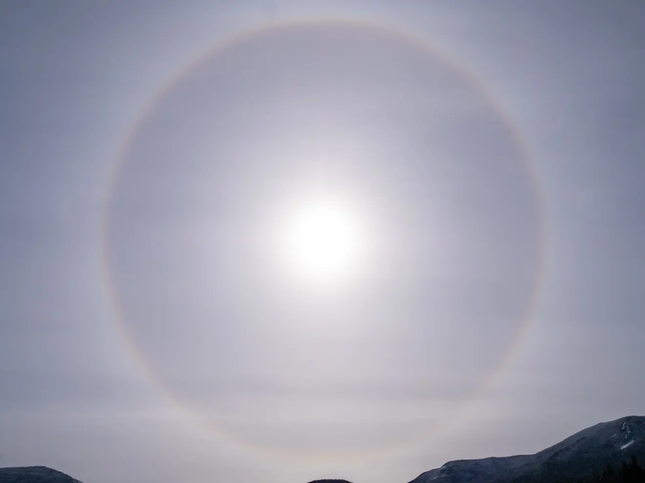 Een halo, met zon zichtbaar - Mitchell Underwood
