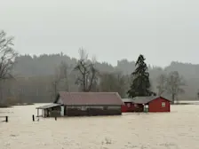 Een overstroomde boerderij in de stad Kent, in de Amerikaanse staat Washington - Rocoaster