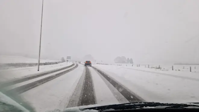 De Schelmseweg, net ten noorden van Arnhem, in de sneeuw - Reinout van den Born