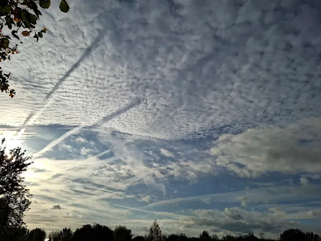 Een lucht met van alles wat, boven Lichtenvoorde - Tinus Beckers