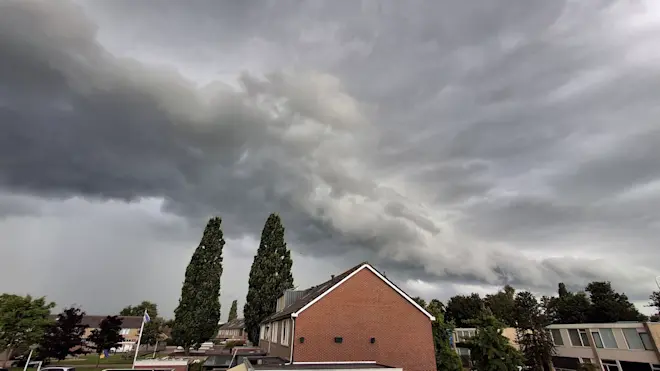 Een bui nadert Lemmer - Roelf-Jan Drent