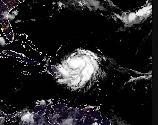 Orkaan Erin ontwikkelde zich ook explosief en kreeg er in 24 uur 140 kilometer per uur aan snelheid bij - NOAA
