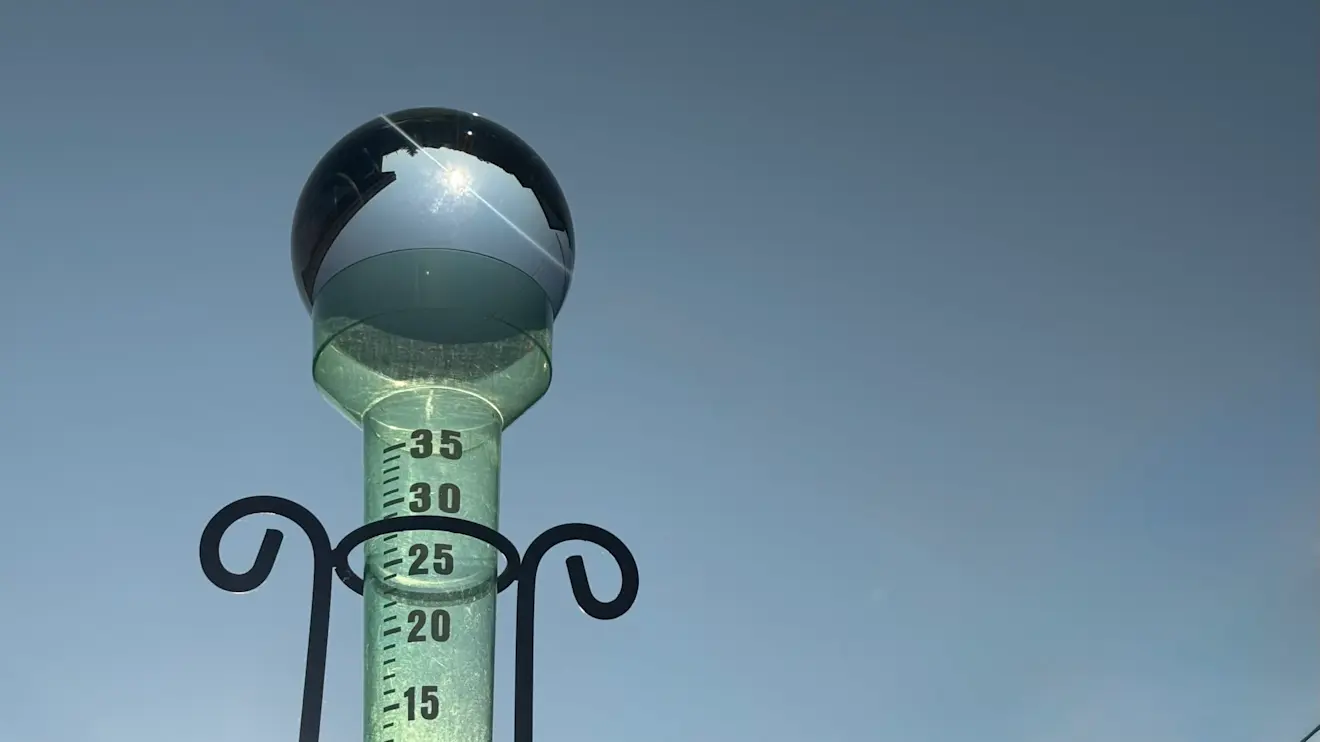 Hoe warm is het morgen voor de buien uit en hoe zwaar worden de windstoten? - Jolanda Bakker.