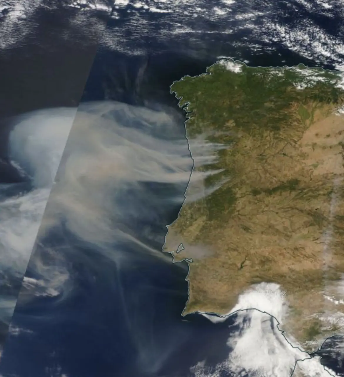 De rook van de bosbranden in Portugal is op satellietfoto's goed te zien - NASA