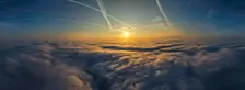 Boven de mist schijnt de zon - John Oomen