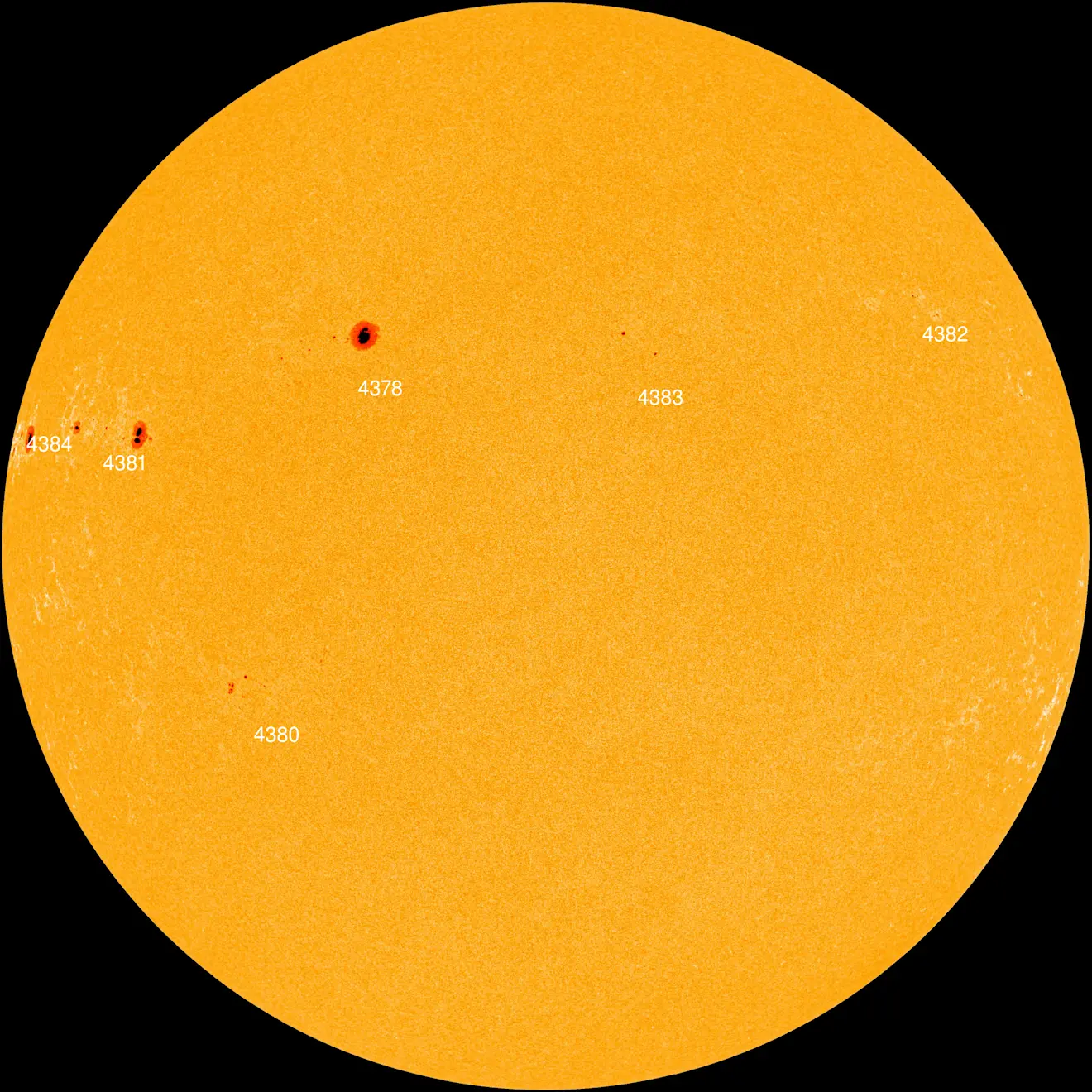 De zon vanochtend: wel weer vlekken - NASA/SDO