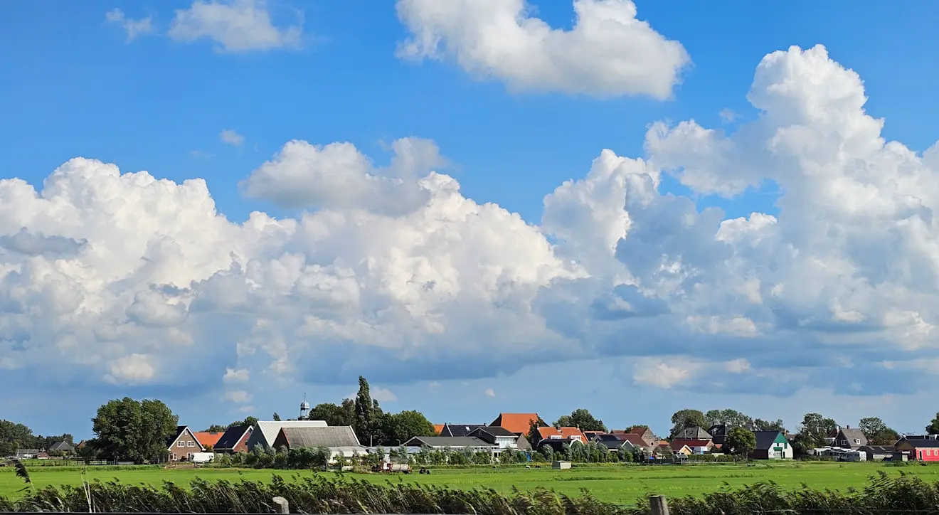Hollandse wolkenluchten boven Friesland - Jannine Sanders