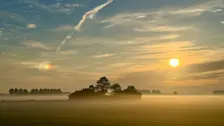 Bijzon in de lucht in de buurt van Leerdam - John Oomen