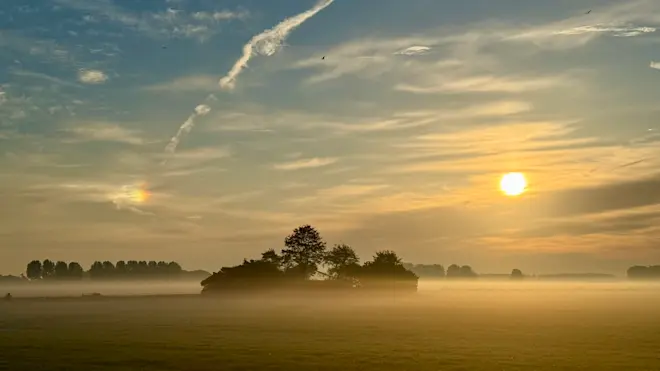 Bijzon in de lucht in de buurt van Leerdam - John Oomen