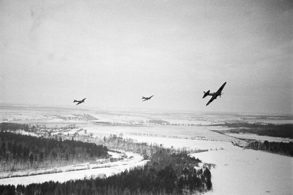 Russische gevechtsvliegtuigen boven Duitse posities in de buurt van Moskou - Archief Ria Novosti