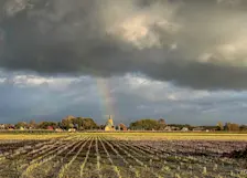 En als de zon dan even doorbreekt, wordt het meteen prachtig boven Gellicum - John Oomen