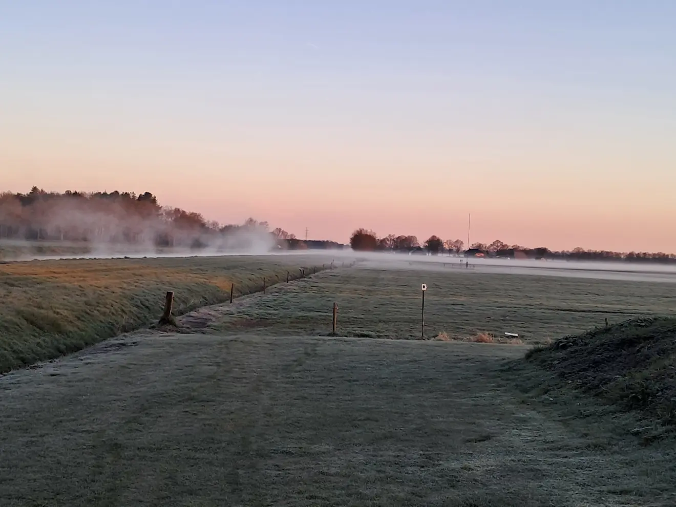 Mist uit de sloten in de buurt van Wijster in Drenthe - Gerrit Woertink