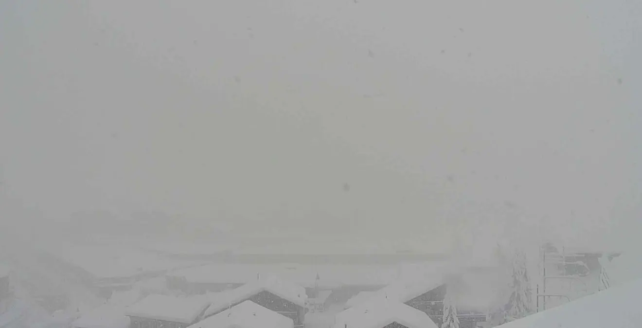 Zware sneeuwval vanochtend in Zermatt - webcam