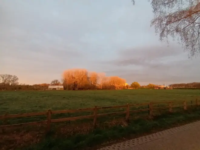 Wolkenvelden en soms een beetje zon - Tonny Morsink