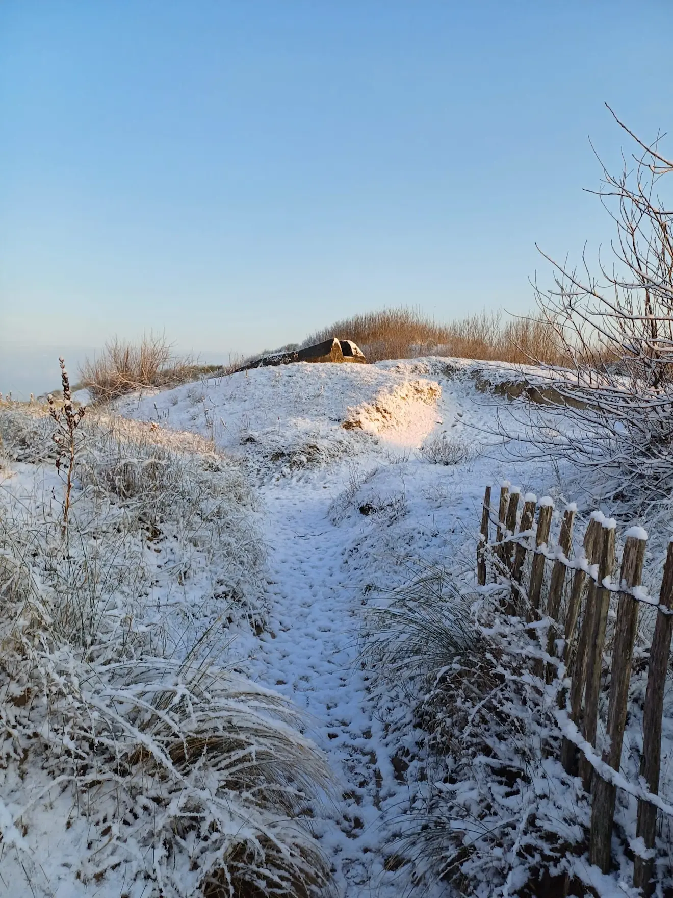 In het noordwesten van Frankrijk viel de afgelopen nacht ook een beetje sneeuw, zoals hier in Bray-Dunes - via Karel Holvoet