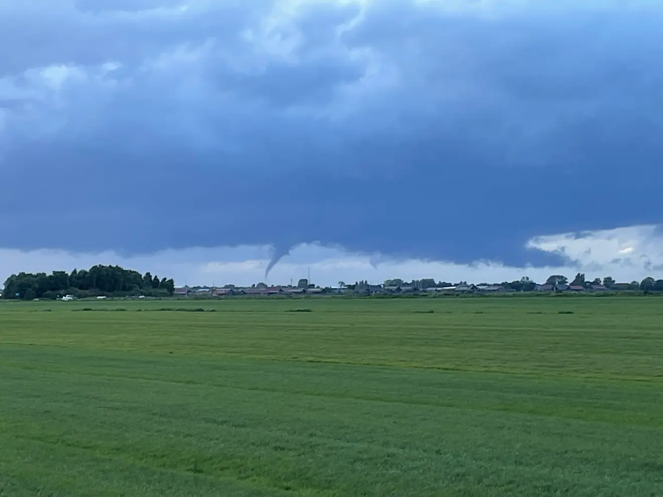 De tornado in het gebied tussen Stavoren en Makkum - Tjitske Wiebenga