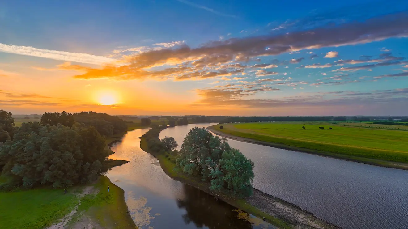Zonsopkomst boven een oude meander van de IJssel in de buurt van Doesburg - Hans van Loenen