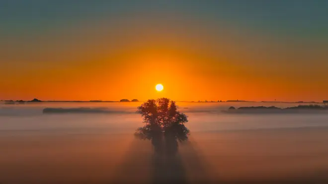 Zonsopkomst bij Rha (ten oosten va Dieren) - Hans van Loenen