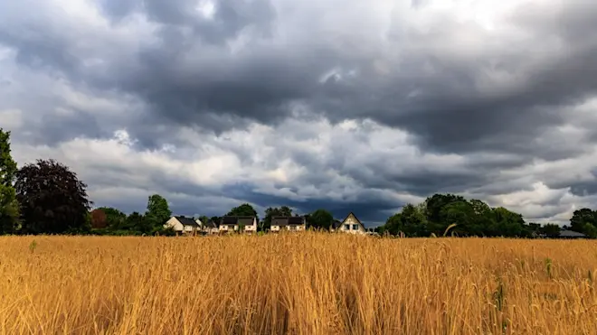 Donkere wolken boven Katwijk (Noord-Brabant) - Henk Straatman