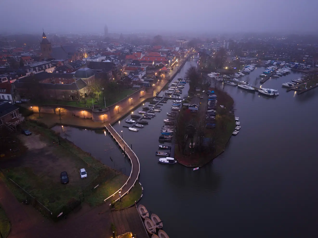 Nevelige start van de dag in Leerdam - John Oomen