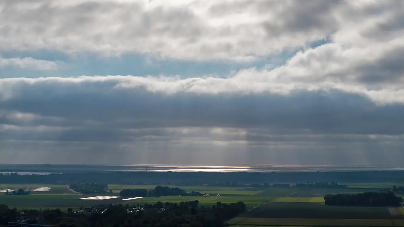 Ook vandaag begonnen we de dag weer met wolkenvelden, die gistermiddag het westen van het land al binnendrongen - Simone Wiersma