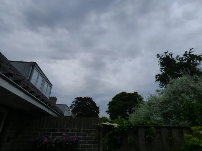 Ook in Blaricum viel vanochtend tijdens de passage van het warmtefront wat regen - Chris Meewis