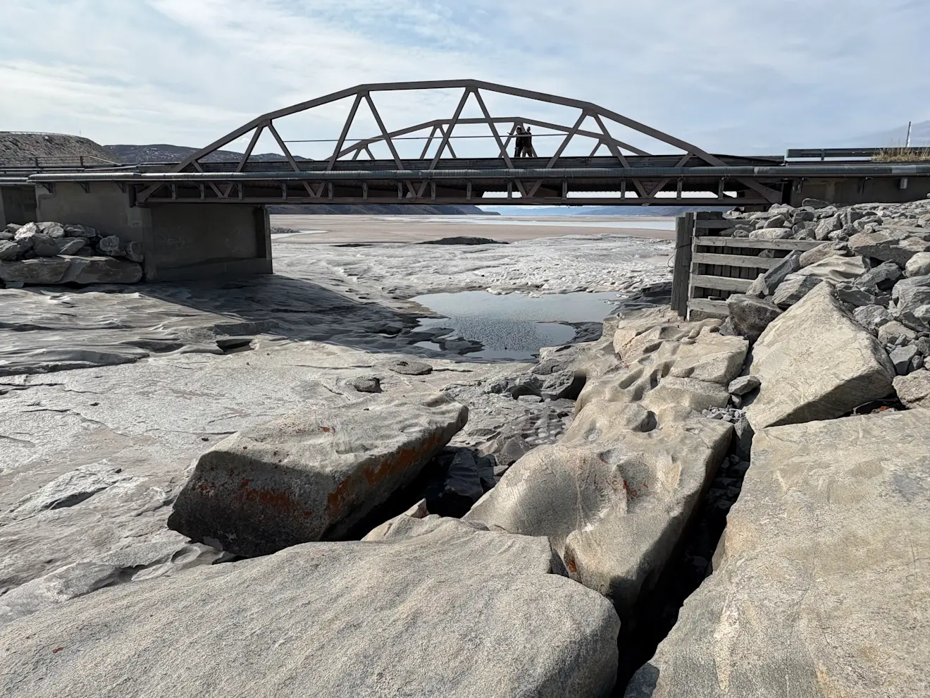 De brug, die in 2012 door de smeltwatervloed werd weggeslagen - Pieter Bliek
