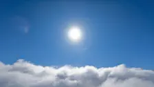 Zeker boven de wolken schijnt vandaag de zon - Simone Wiersma