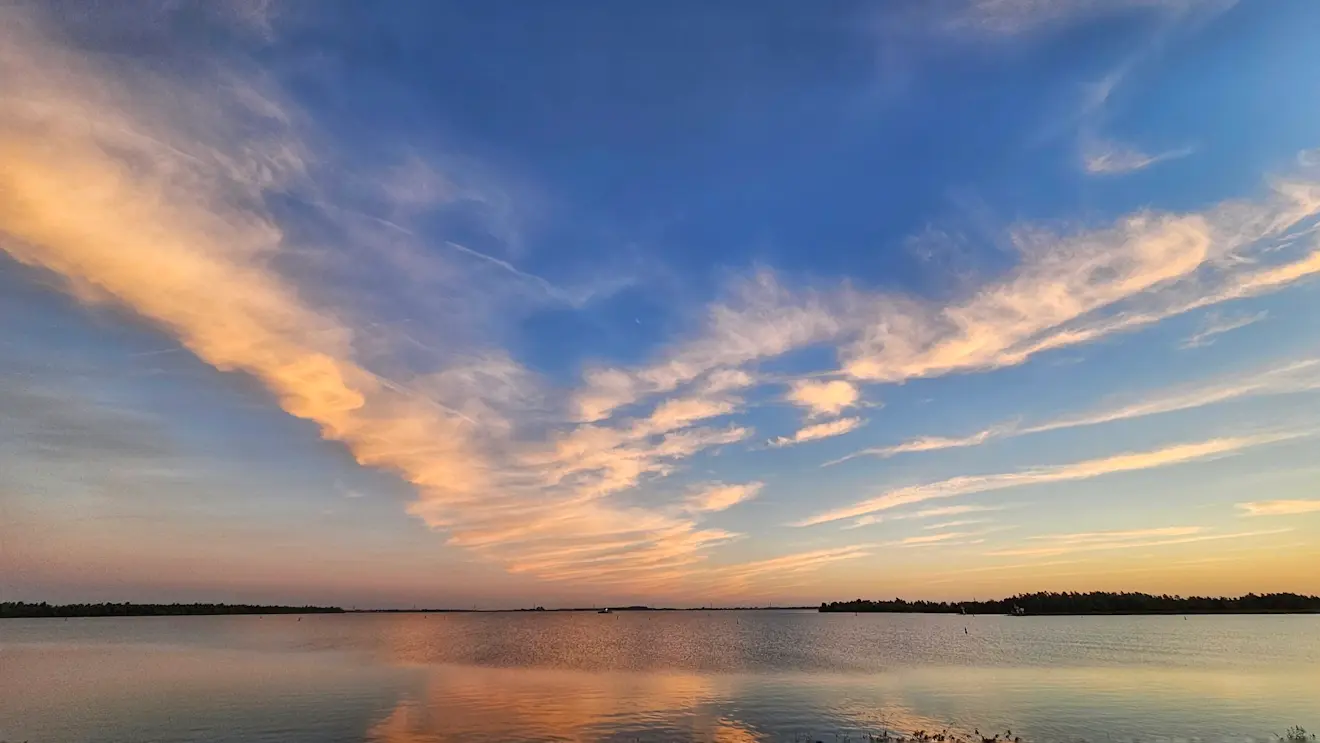 Zonsopkomst boven het Vossemeer bij Dronten - Jannine Sanders