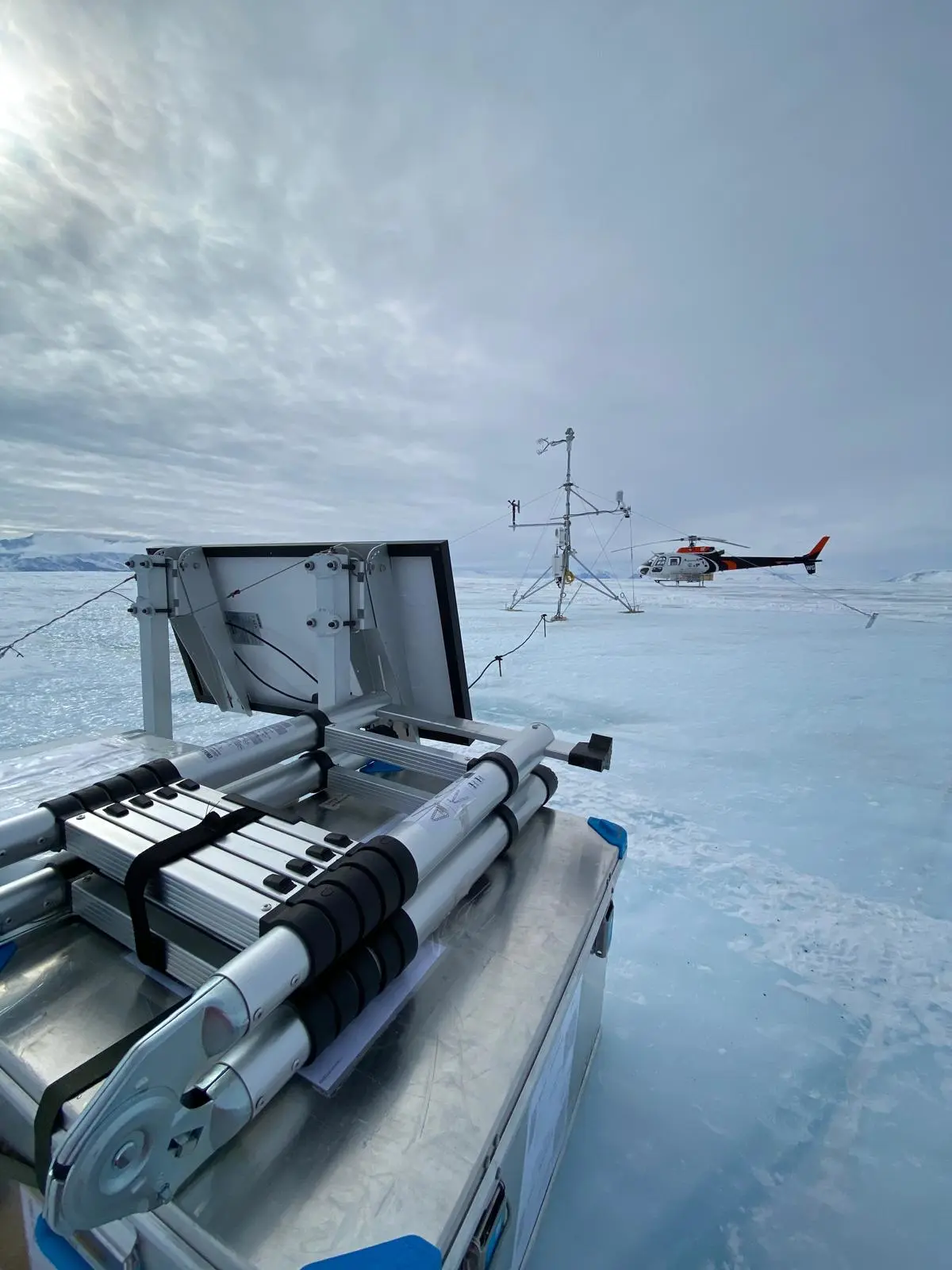 Een deel van het werk moest per helikopter gebeuren - Daan van den Broek