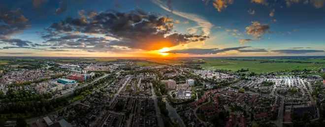 Zonsondergang boven Leerdam - John Oomen