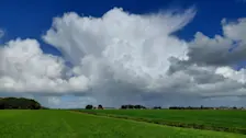 Mooie buienluchten boven Friesland - Albert Thibaudier