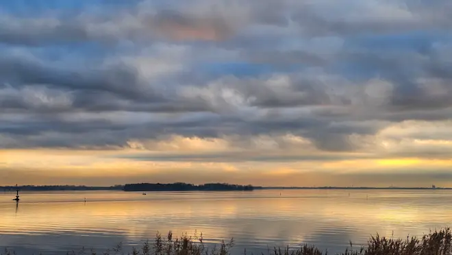 Mooie zonsondergang boven het Veluwemeer - Jannine Sanders