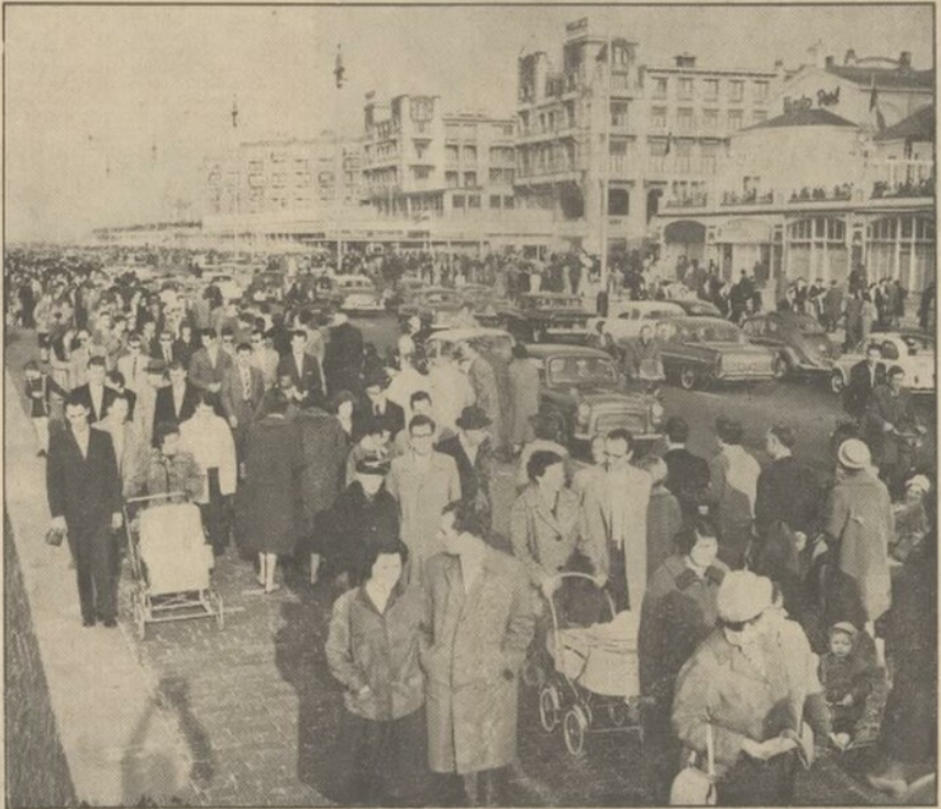 Een foto vanuit Scheveningen in het AD van toen.