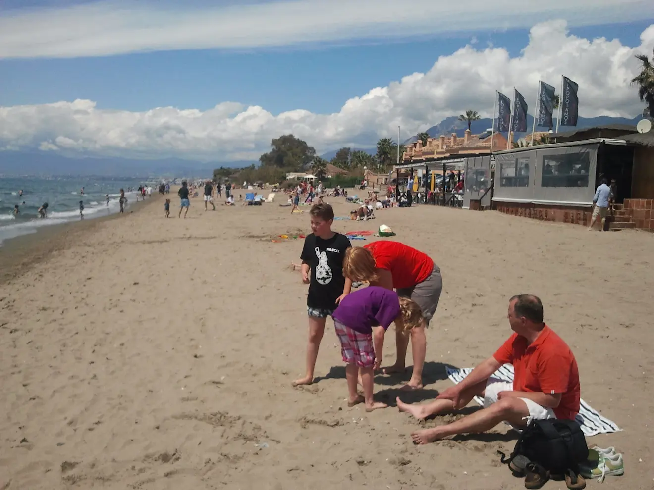 Een strandtent in 2012 - Reinout van den Born