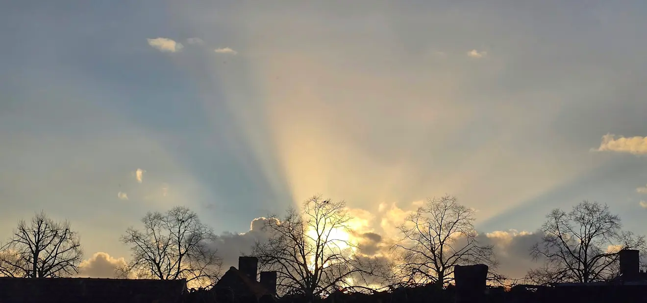 Stralenkransen in de lucht - Joyce Derksen