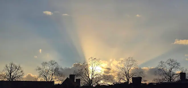Stralenkransen in de lucht - Joyce Derksen